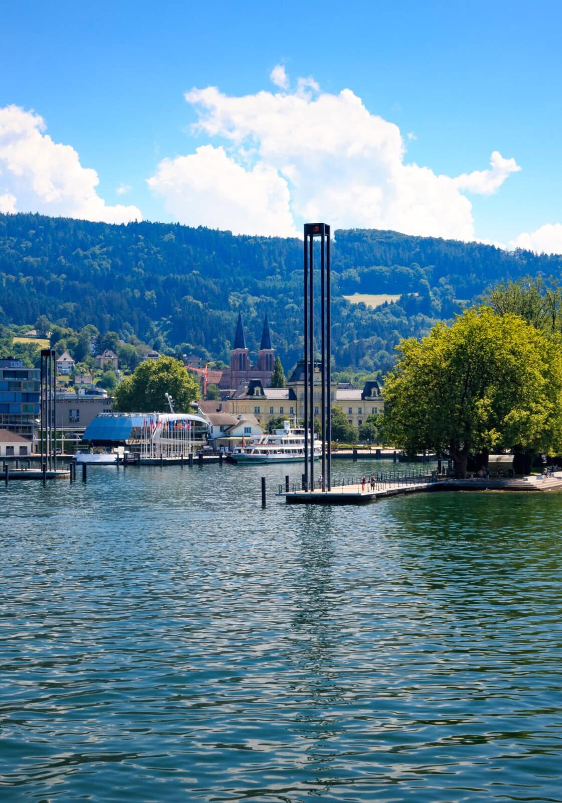 Hafeneinfahrt in Bregenz am Bodensee Österreich